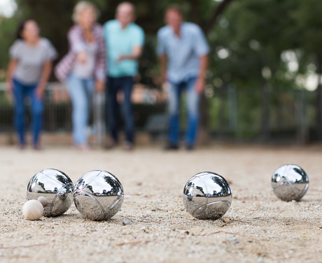 LES BONNES RAISONS DE JOUER A LA PÉTANQUE